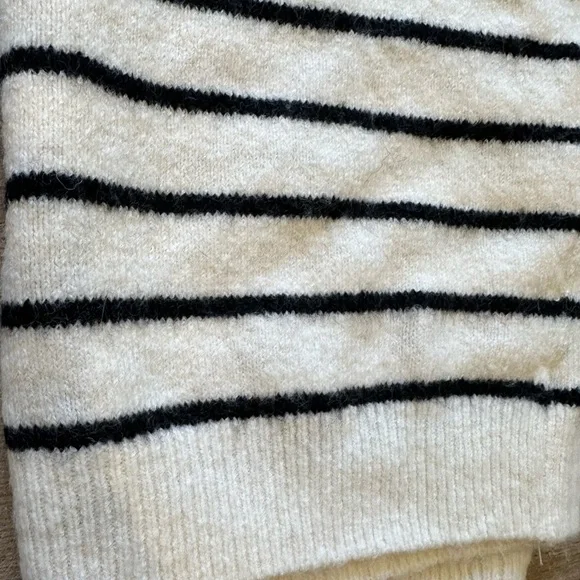 H&M Cream Striped Sweater – Women’s Medium Short Sleeve Chic Knit - Picture 5 of 5